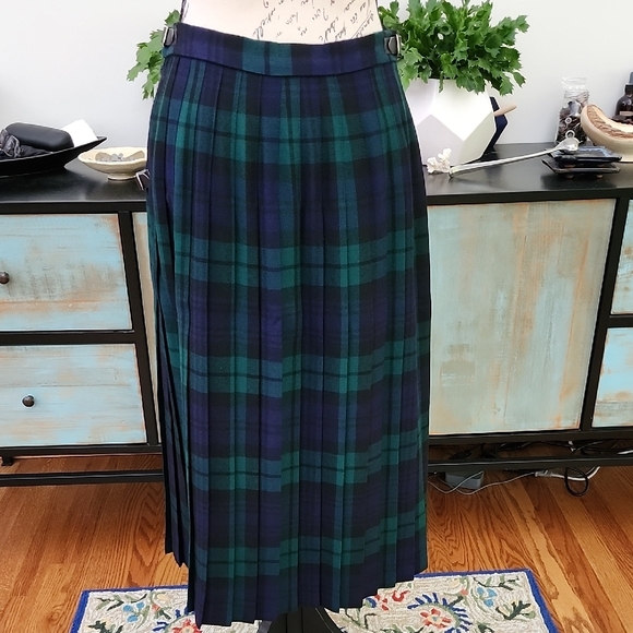Kilted Skirt - Brooks Brothers Night Watch Tartan Kilt - 30 inch length - Picture 7 of 14